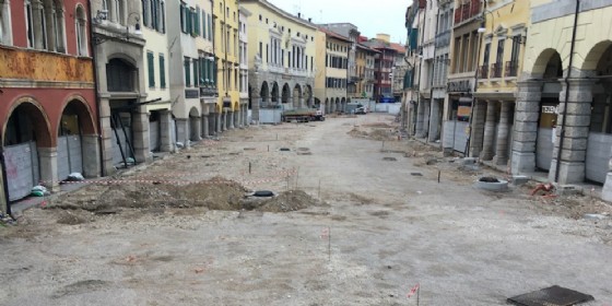 Lavori in corso in via Mercatovecchio a Udine