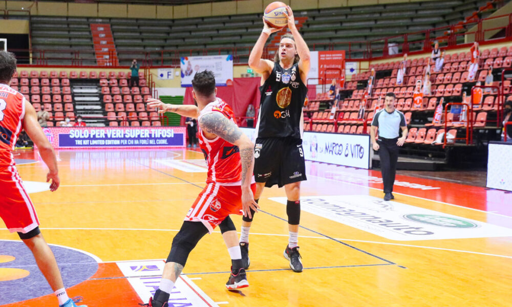 Antonutti in azione contro Forlì (foto APU)