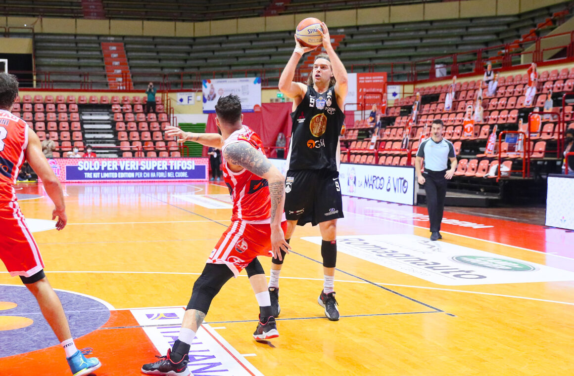 Antonutti in azione contro Forlì (foto APU)