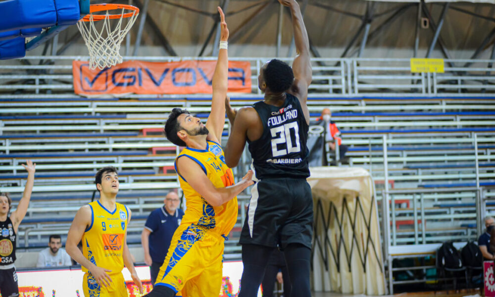 Foulland in azione a Scafati (foto APU)