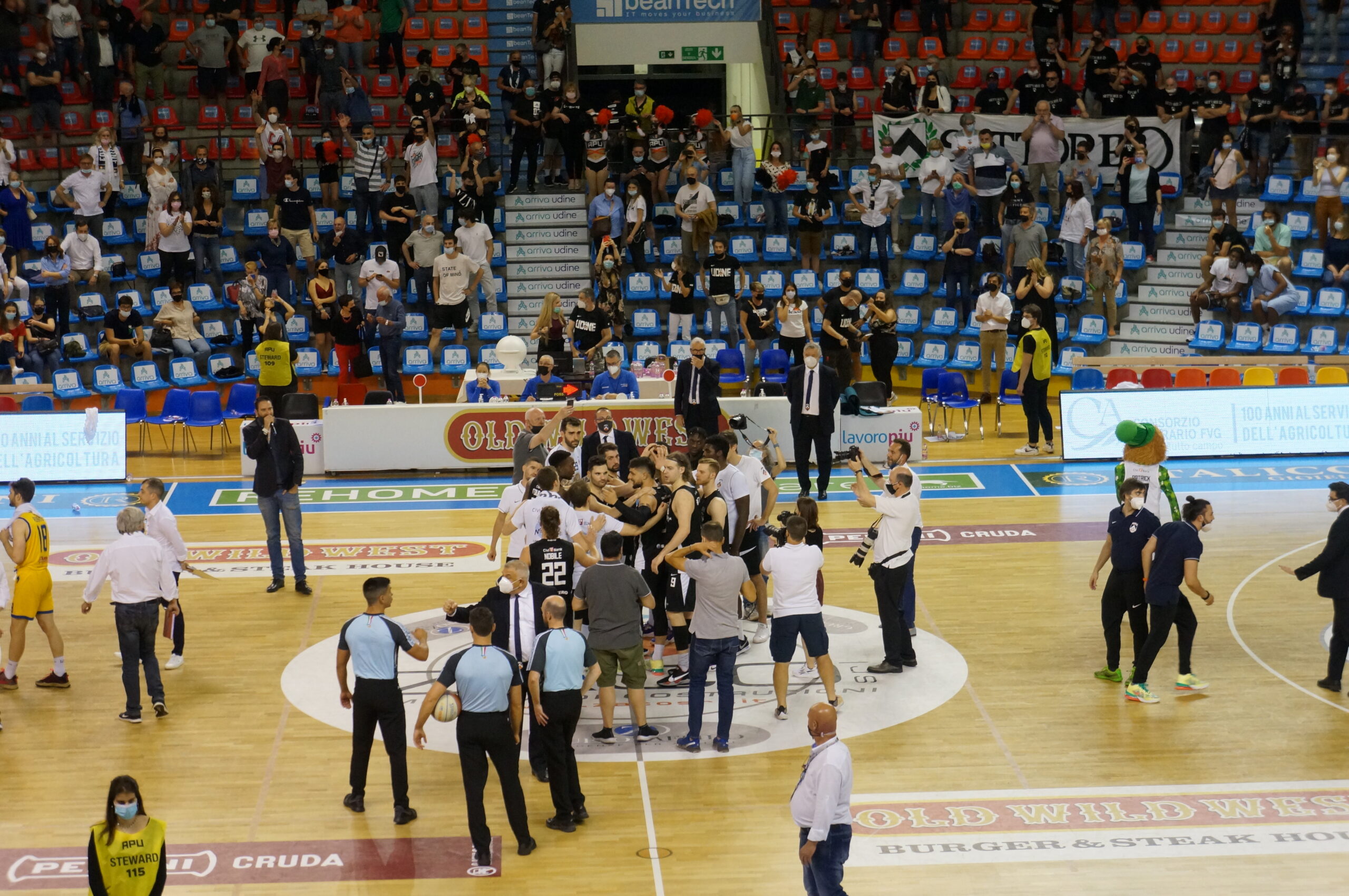 Udine festeggia la vittoria su Scafati in gara-2