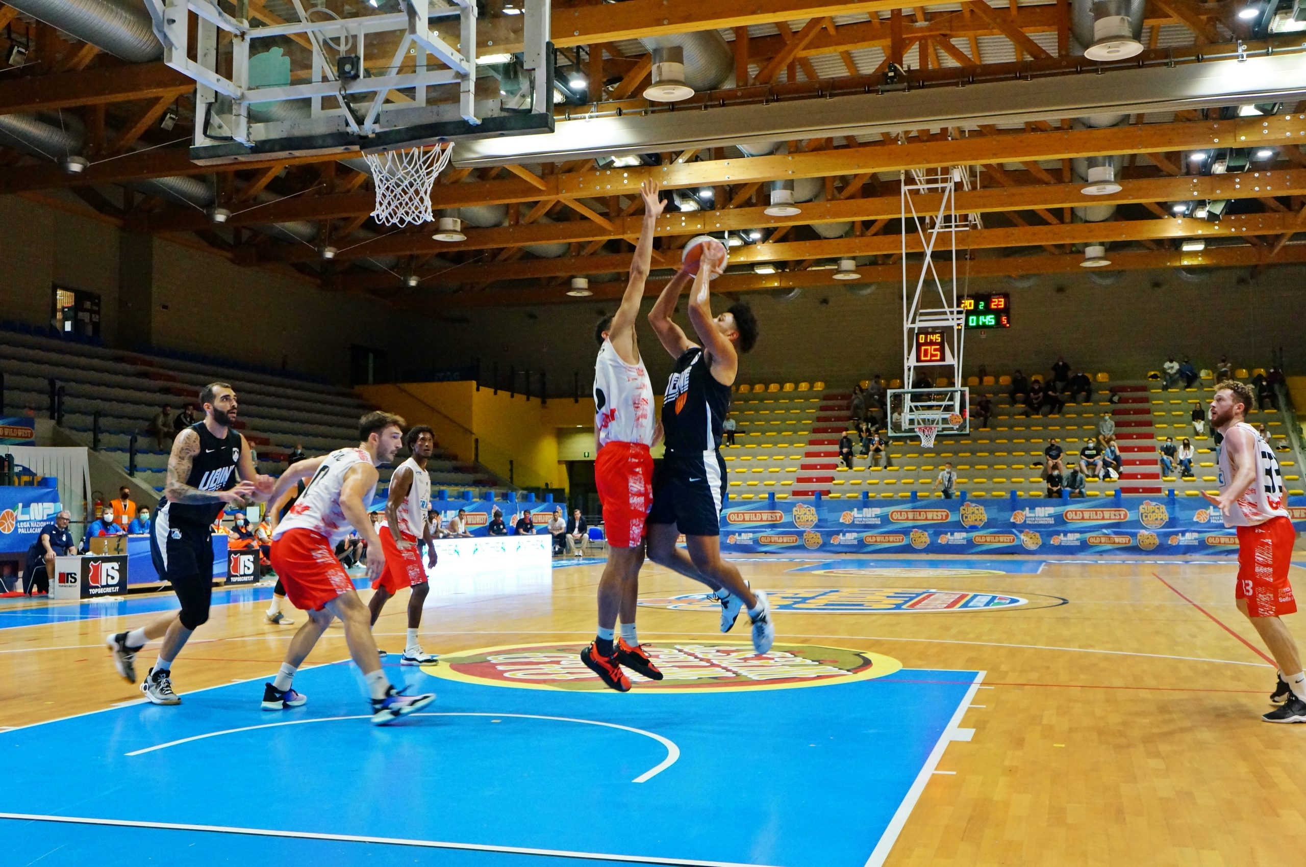 Esposito in azione contro Cento