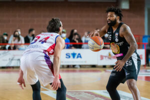 Lacey impegnato contro Mantova (foto APU)