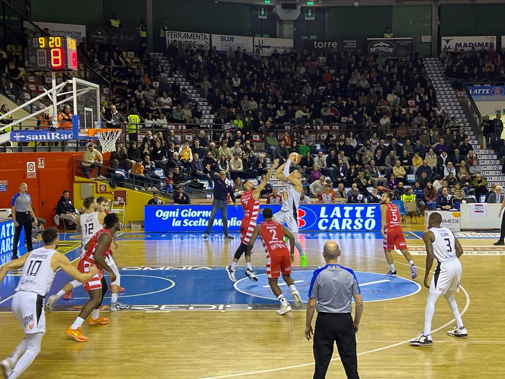 Alibegovic a canestro contro Rimini