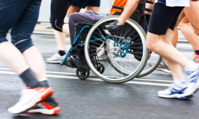 Atleta disabile su sedia a rotelle
