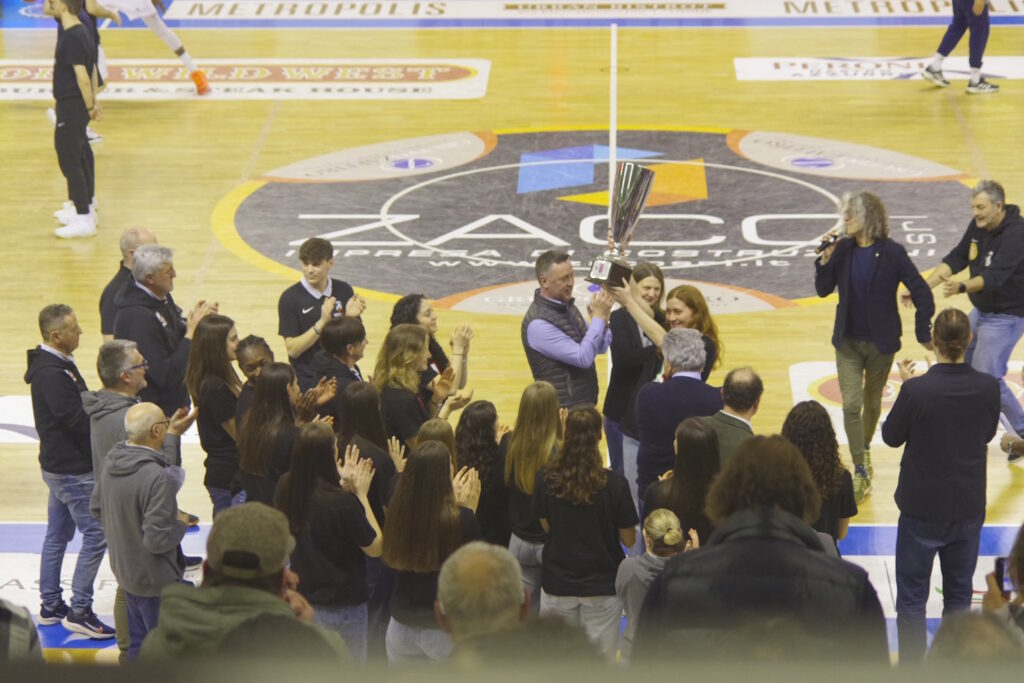 Le ragazze della Delser Udine festeggiano la conquista della Coppa Italia