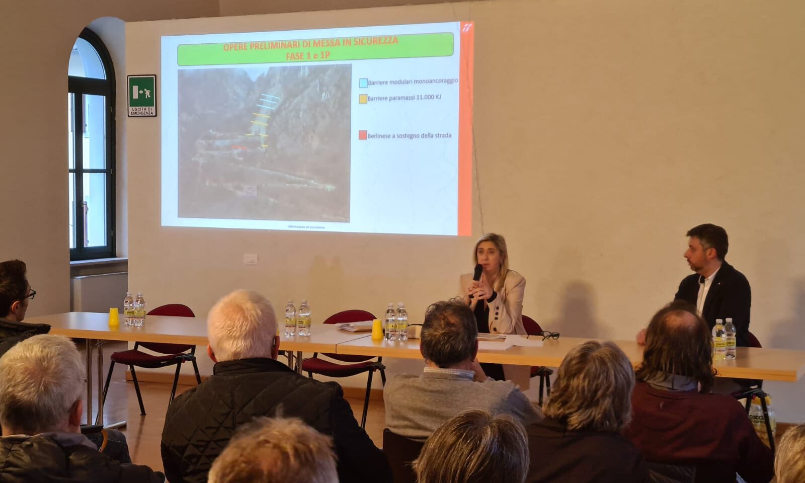 L'assessore Amirante ad Arta Terme durante l'incontro sul tema della frana di Passo Monte Croce