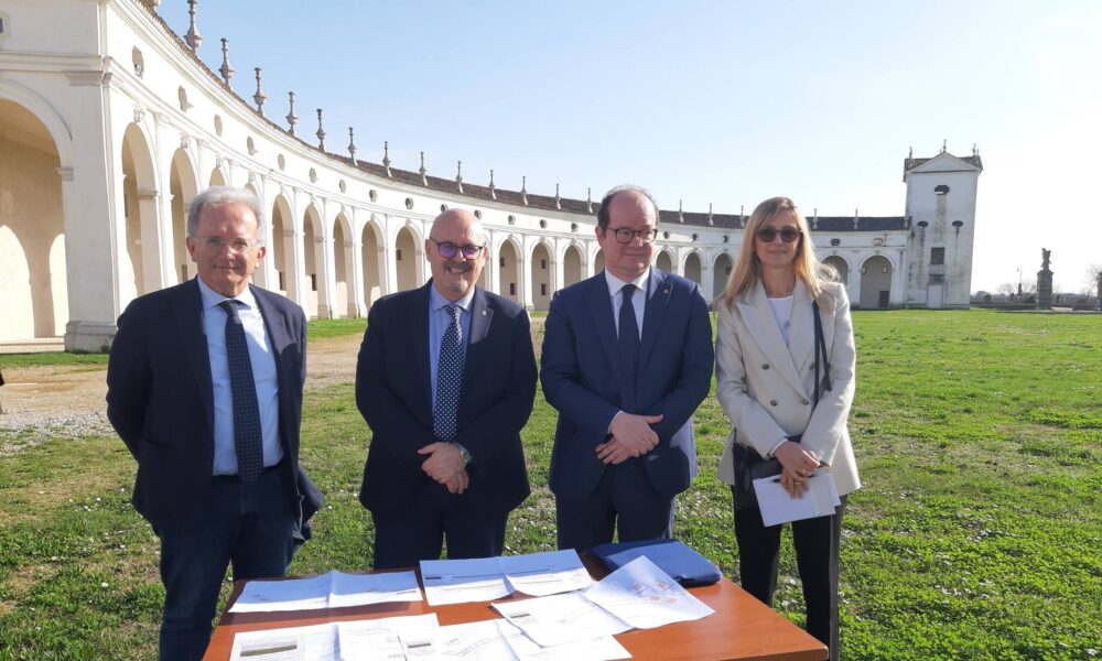 Da sinistra a destra: l'assessore regionale al Patrimonio Sebastiano Callari, il Soprintendente Fvg Andrea Pessina, il vice presidente con delega alla Cultura Mario Anzil, la direttrice centrale Cultura Anna Del Bainco