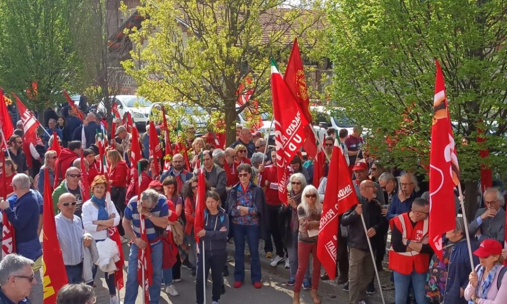 La protesta di piazza per chiedere la sicurezza sui luoghi di lavoro