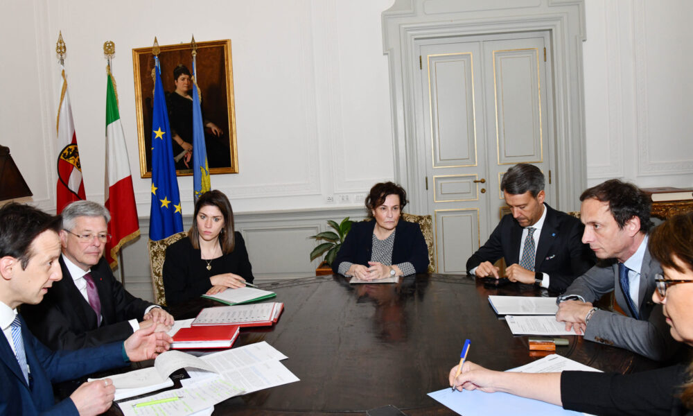 Un momento dellincontro tra il governatore del Friuli Venezia Giulia Massimiliano Fedriga e il presidente del Land Carinzia Peter Kaiser svoltosi oggi a Trieste a margine dellassemblea del Gect Euregio Senza Confini.