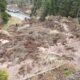 Un dettaglio della frana sulla strada per castel Valdajer a Ligosullo