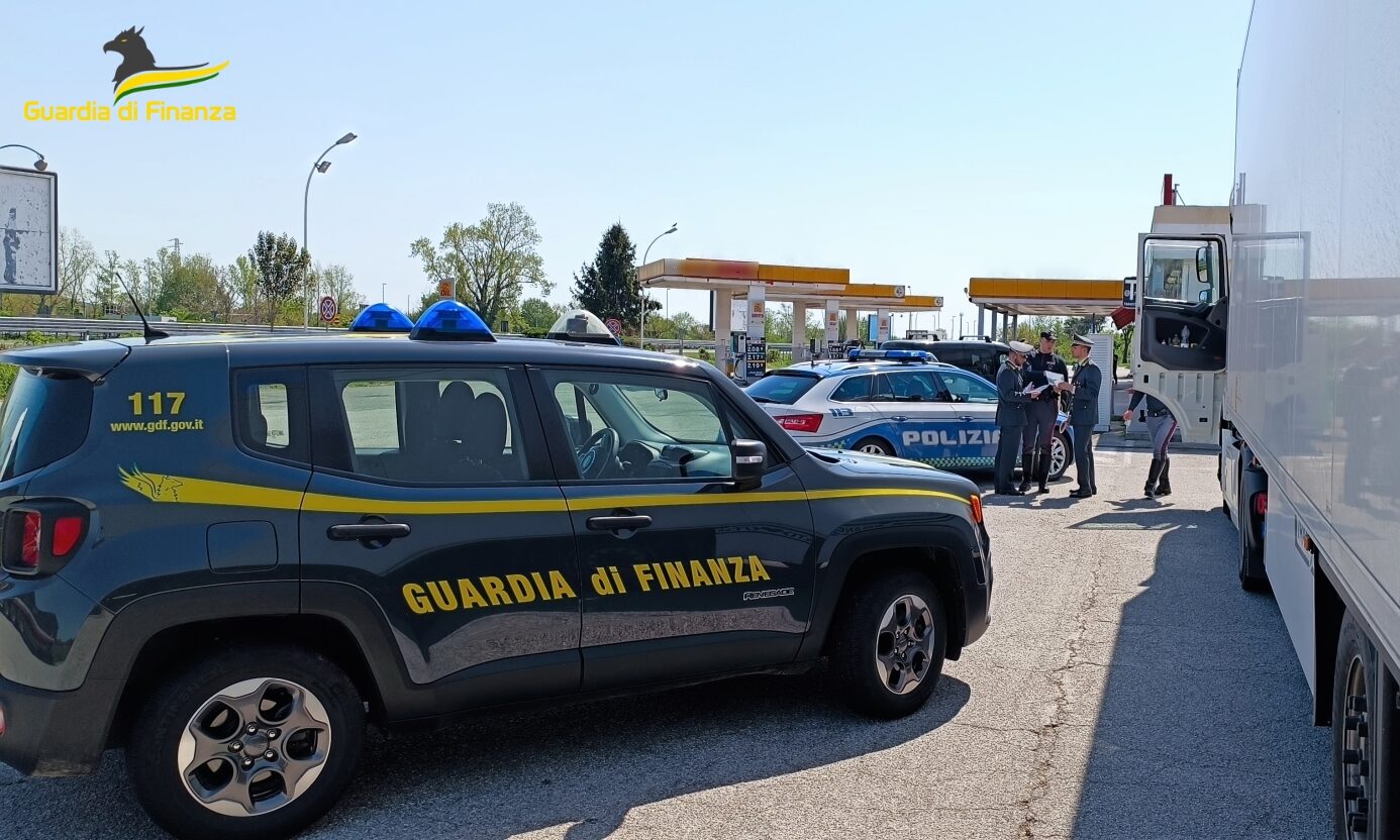 Contrabbando di gasolio, controlli in A23 e in A4 di Finanza e Polizia