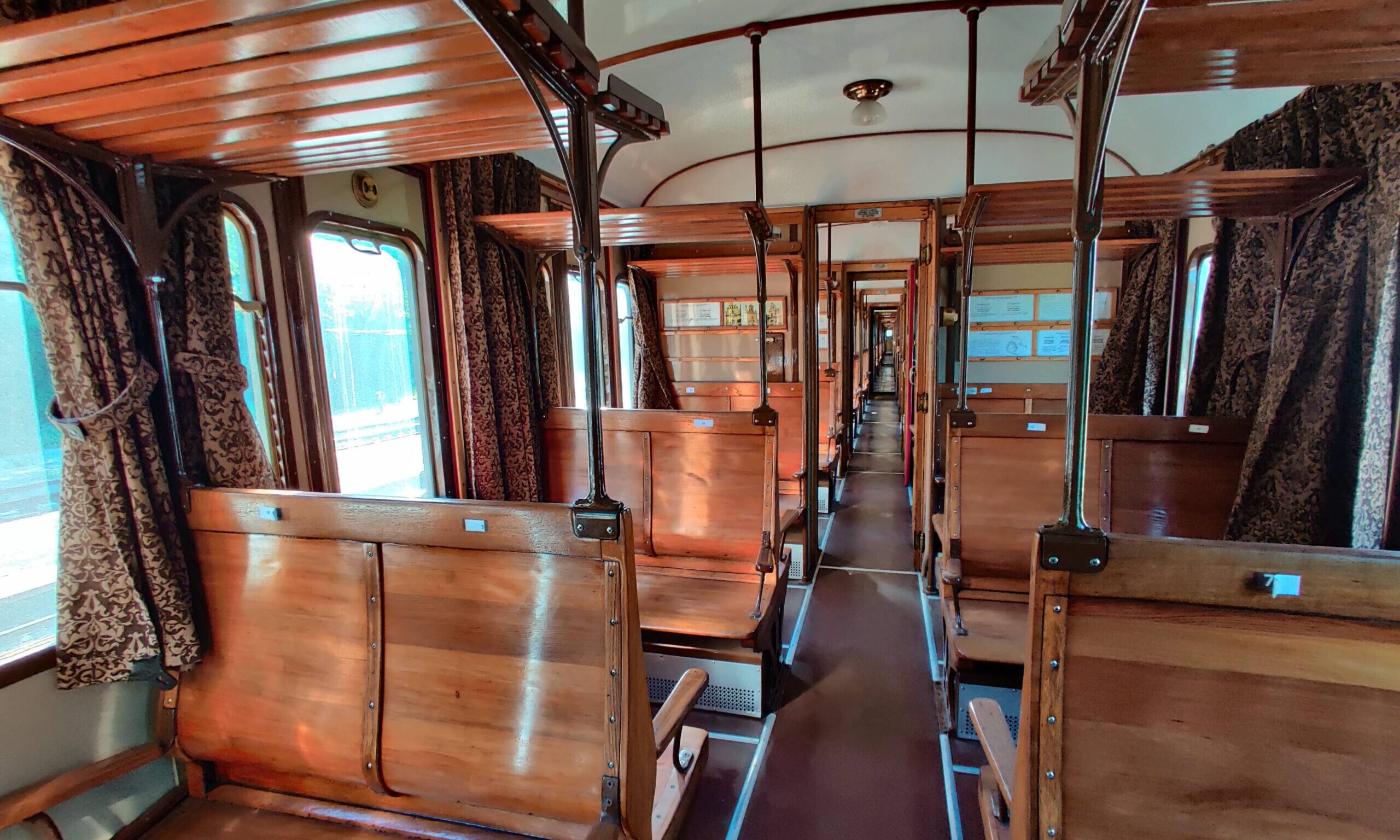 Interno di un treno storico