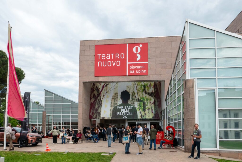 L'ingresso del teatro Giovanni da Udine