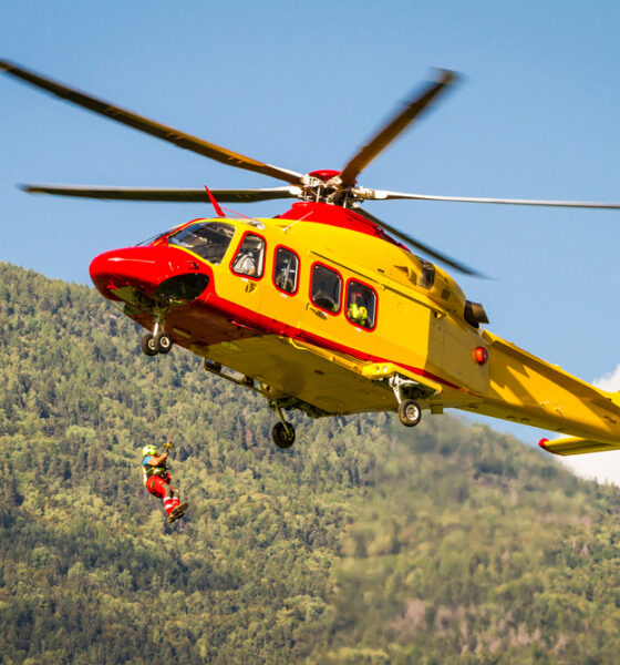 Elicottero soccorso alpino - Escursionista ferito Montasio