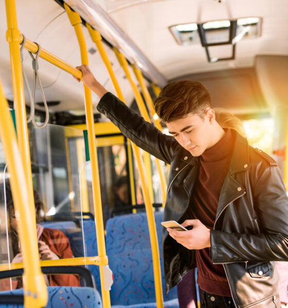 Ragazzo sull'autobus - Sicurezza sui mezzi pubblici Pordenone