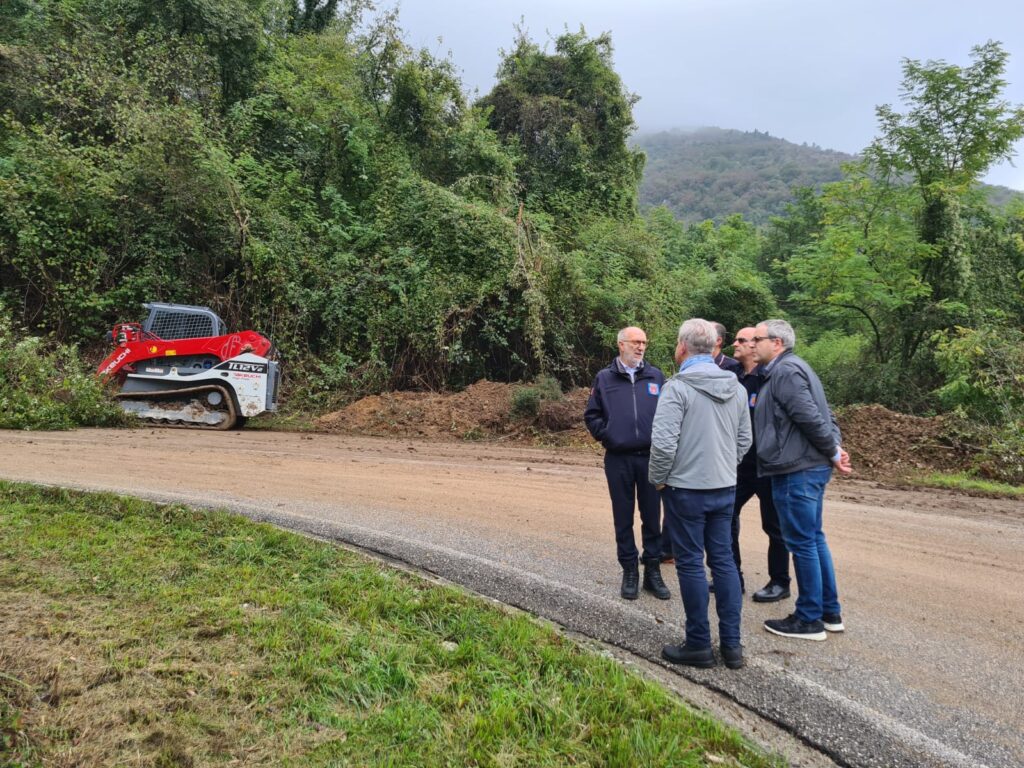 L'assessore Riccardo Riccardi con la Protezione Civile a Pinzano a Polcenigo