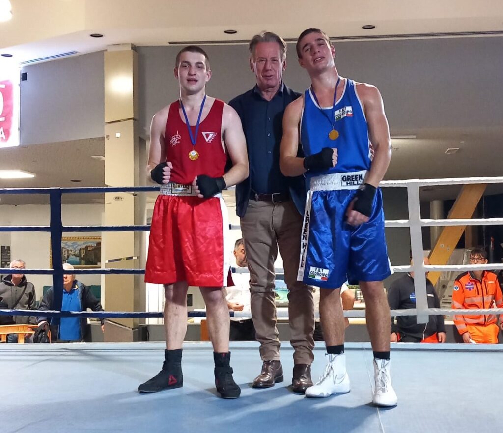 L'assessore Scoccimarro con due boxer