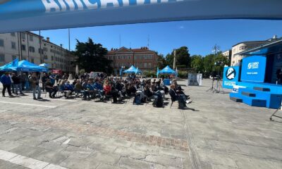 Il pubblico dell'evento Uil in piazza Vittoria a Gorizia