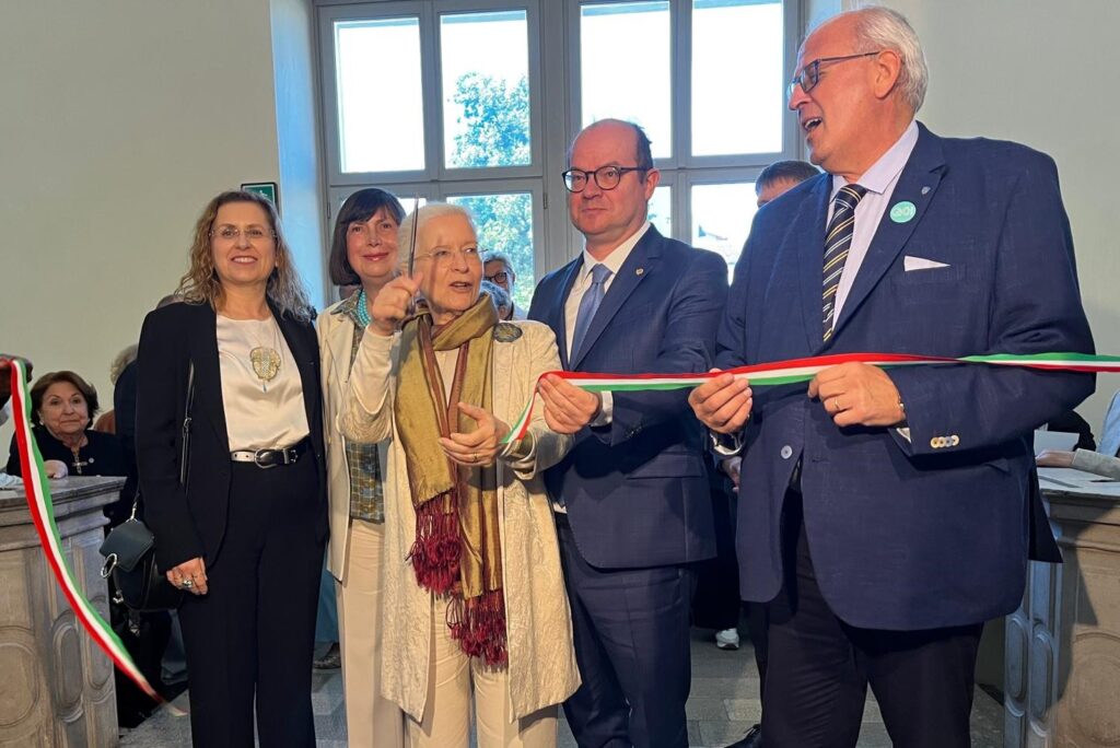 Il taglio del nastro della mostra