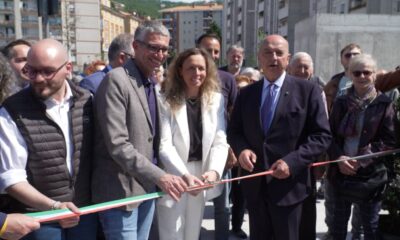 Il taglio del nastro all'inaugurazione degli spazi riqualificati dell'area ex Polstrada di Roiano