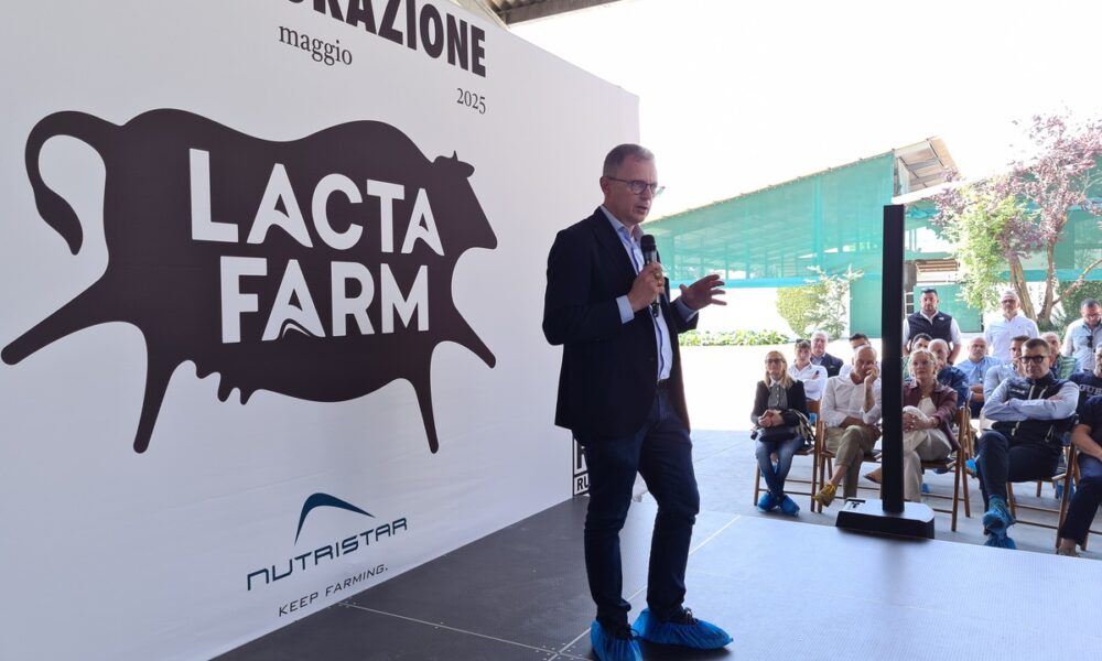 L'assessore regionale Stefano Zannier nel suo intervento durante la cerimonia di inaugurazione dell'azienda LactaFarm
