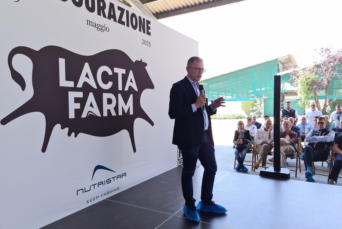 L'assessore regionale Stefano Zannier nel suo intervento durante la cerimonia di inaugurazione dell'azienda LactaFarm
