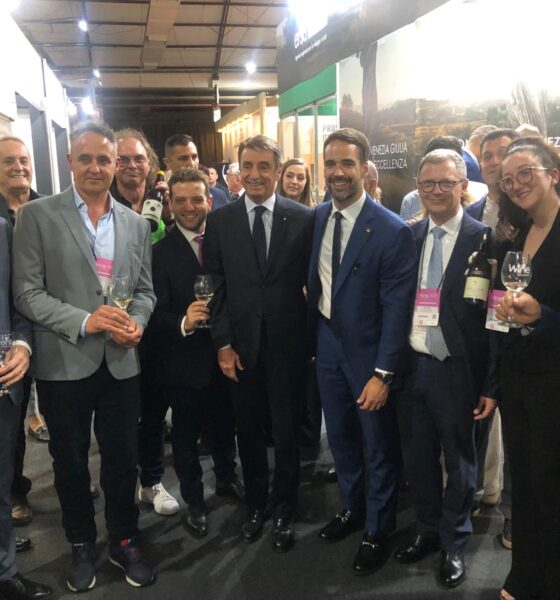 L'assessore regionale Stefano Zannier (terzo da desta) con le altre autorità all'inaugurazione della fiera Wine South America in Brasile