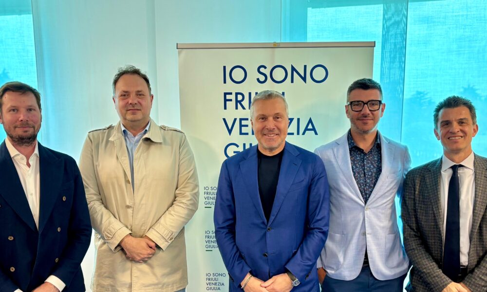 L'assessore regionale alle Attività produttive e Turismo Sergio Emidio Bini (al centro), assieme ad alcuni rappresentanti istituzionali del territorio del Collio - Turismo Collio