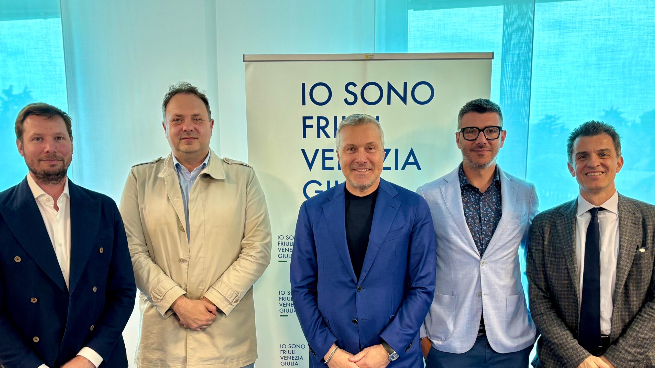 L'assessore regionale alle Attività produttive e Turismo Sergio Emidio Bini (al centro), assieme ad alcuni rappresentanti istituzionali del territorio del Collio - Turismo Collio