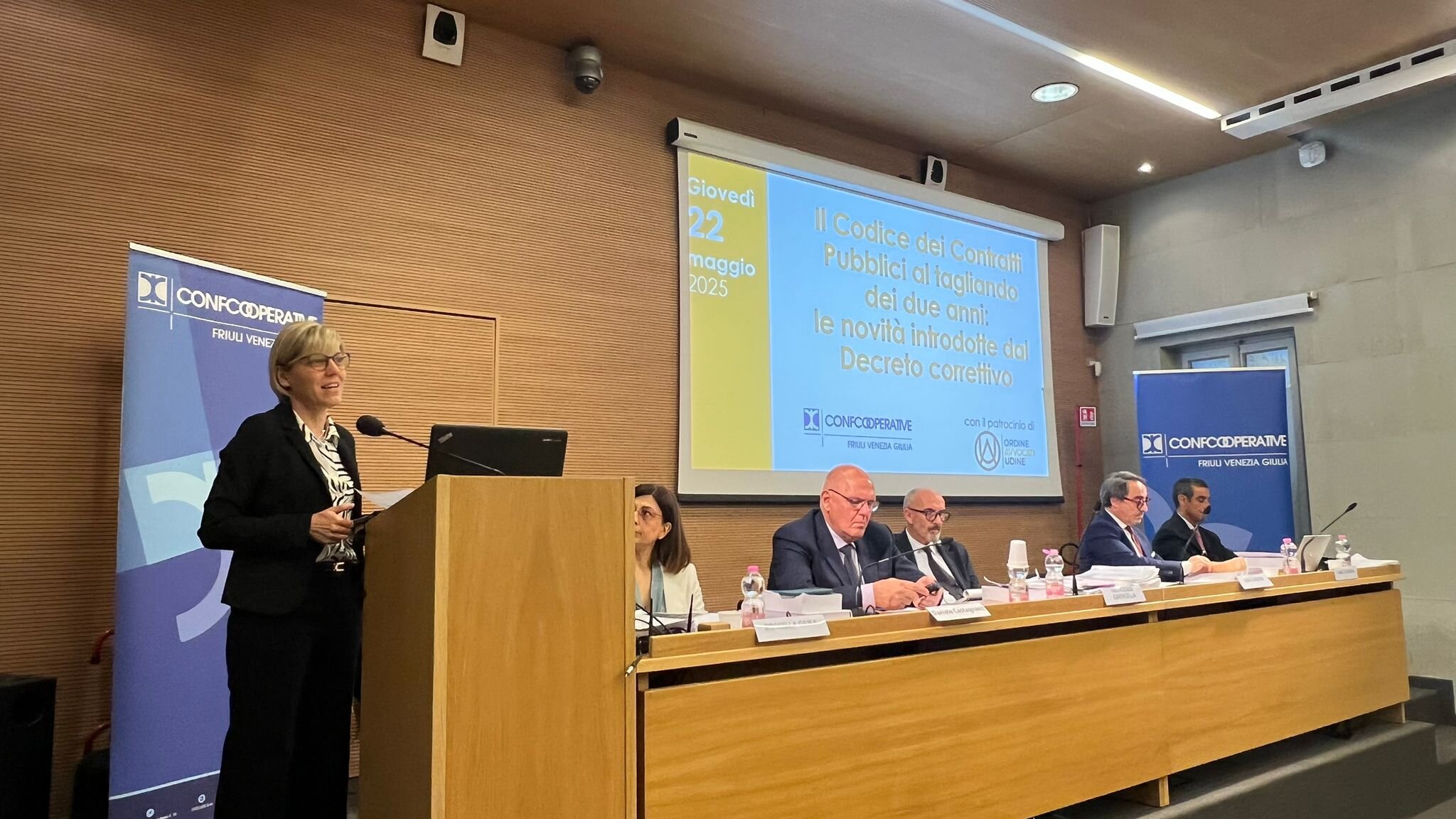 L'assessore regionale alle Finanze Barbara Zilli al convegno promosso da Confcooperative a Villa Manin