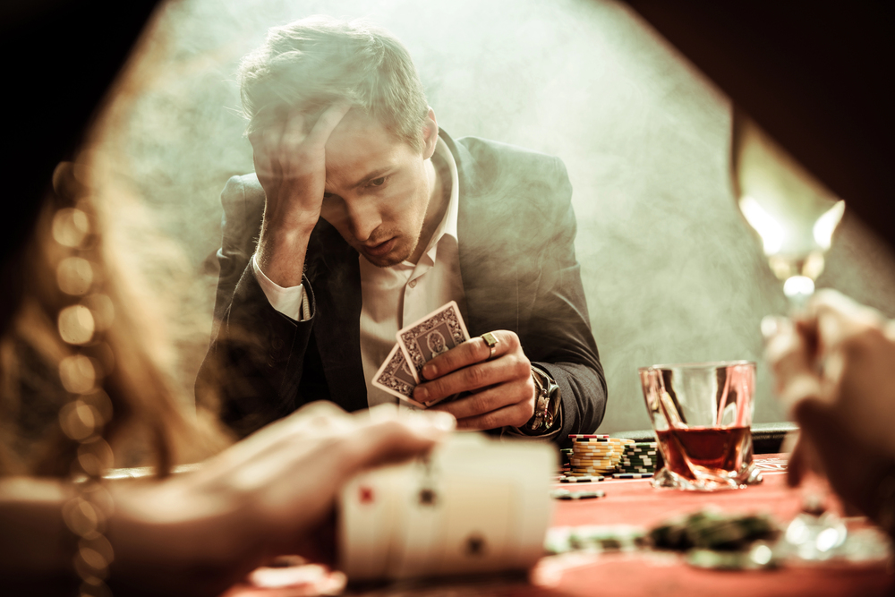 Giocatorie d'azzardo al tavolo da poker