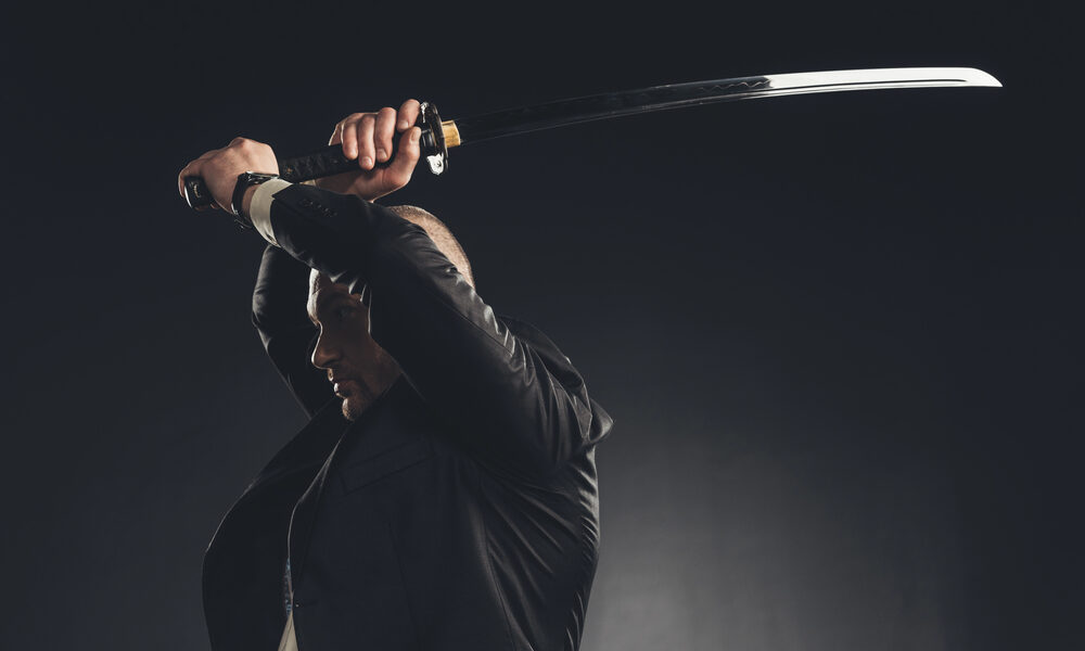 Uomo con katana - aggressione katana Aviano