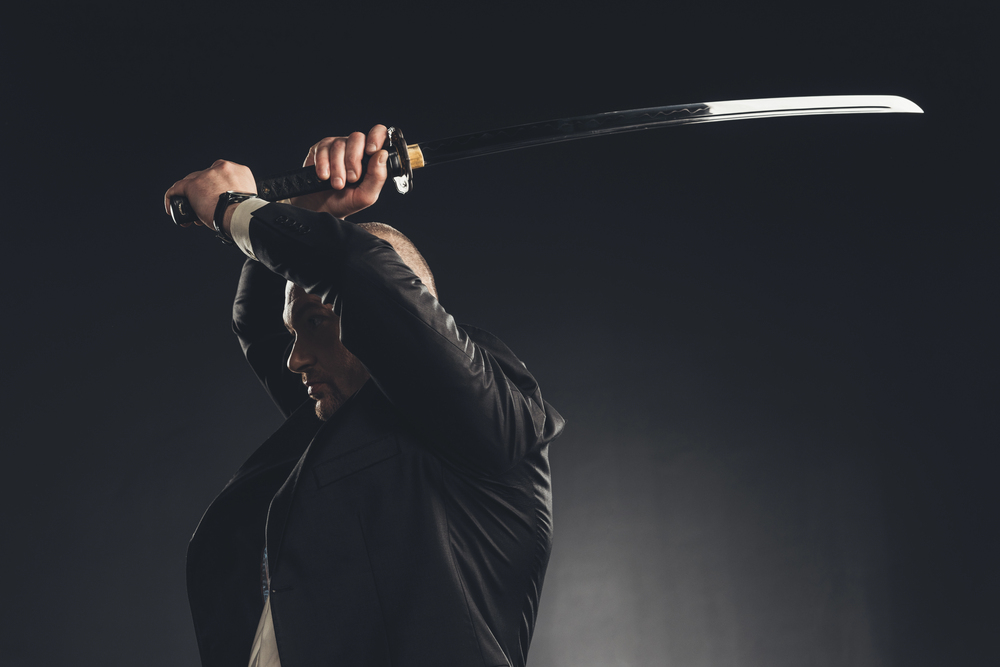 Uomo con katana - aggressione katana Aviano
