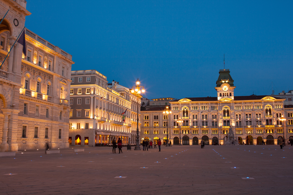 Restyling infopoint a Trieste vicino a Piazza Unità d'Italia