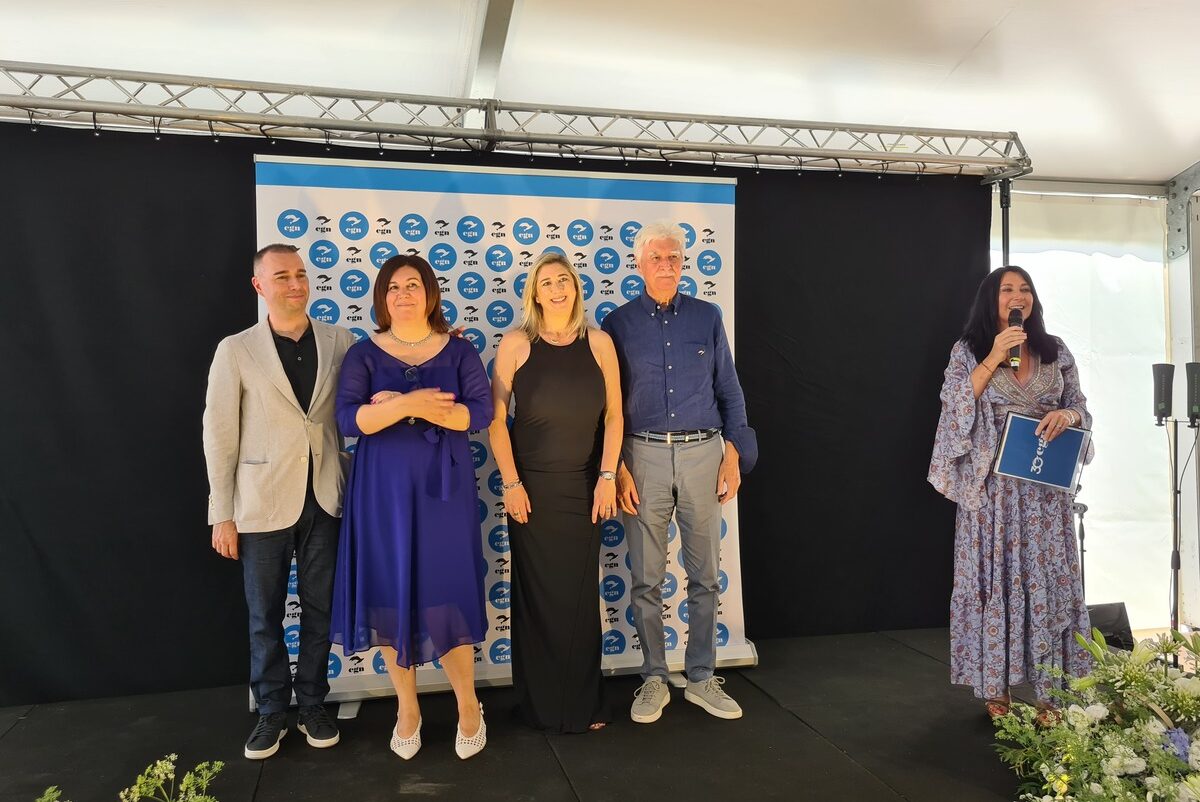 L'assessore Cristina Amirante con la famiglia Broggian alla celebrazione del trentennale di fondazione dell'impresa Cgn di Pordenone