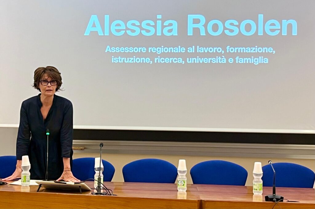 L'assessore regionale al Lavoro, formazione, istruzione, ricerca, università e famiglia Alessia Rosolen all'apertura del convegno Ital-IA 2025