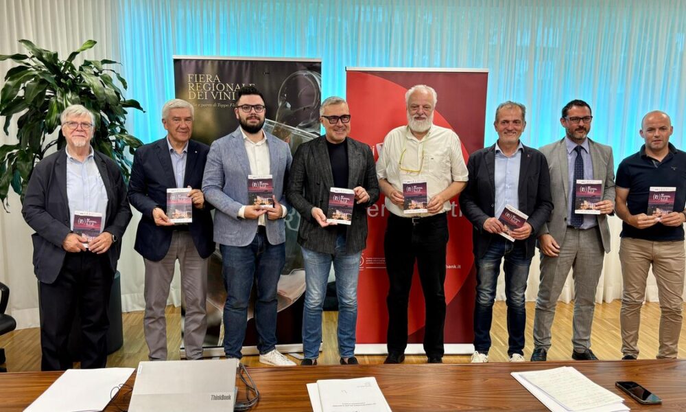 Foto di gruppo alla presentazione della 92ma Fiera regionale dei vini di Buttrio