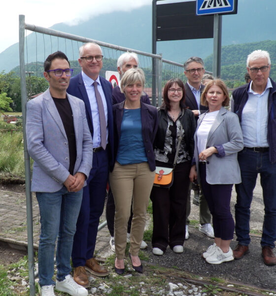 L'assessore regionale alle Finanze Barbara Zilli con le autorità sul cantiere del primo lotto della pista ciclabile Tolmezzo - Amaro - Stazione Carnia - Alpe Adria