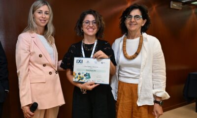 Barbara Alvino, al centro, ritira il premio per VDA Telkonet