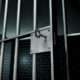Porta aperta di una cella del carcere