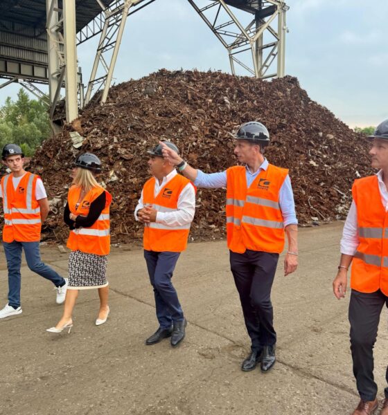Il governatore Fedriga nel corso della visita allo stabilimento