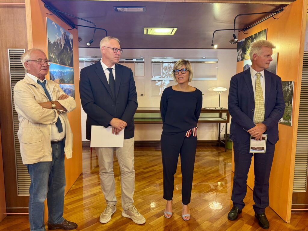 L'assessore Barbara Zilli e il presidente del Consiglio regionale Mauro Bordin all'inaugurazione della mostra "Le Valli del Friuli Venezia Giulia"