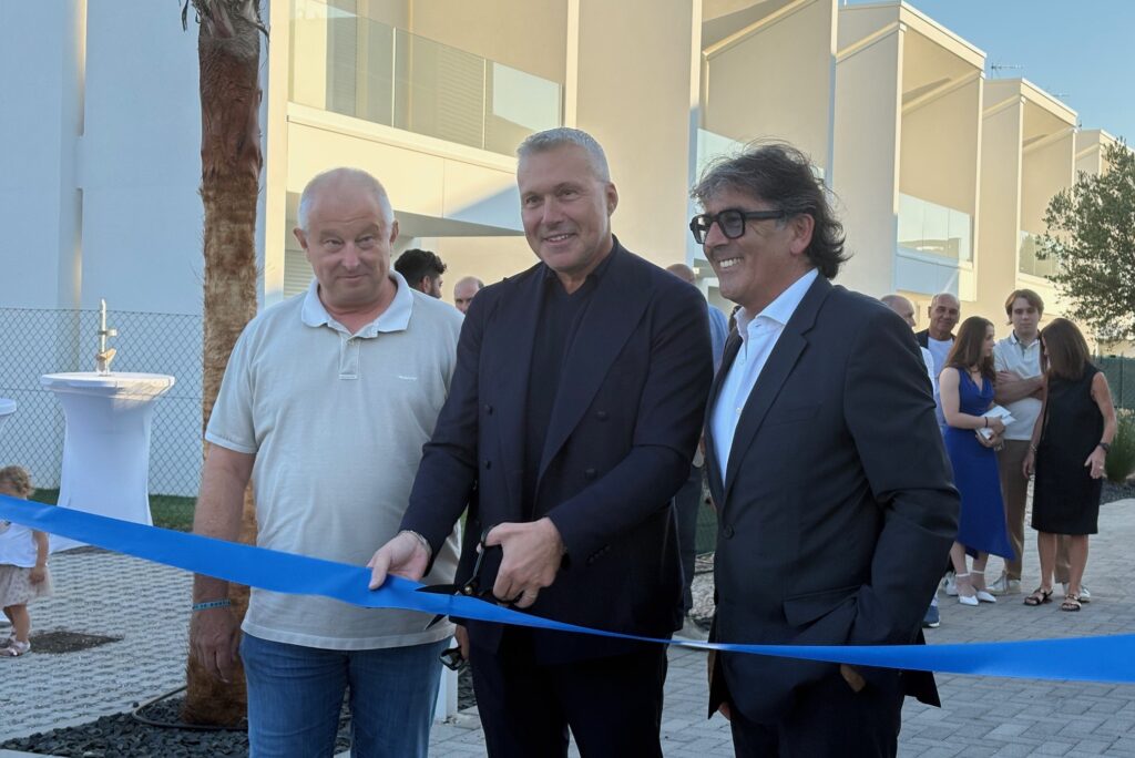 L'assessore regionale Sergio Emidio Bini a Lignano Sabbiadoro all'inaugurazione di Residence 124