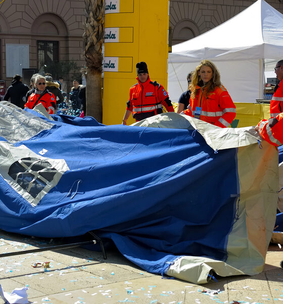 Volontari della protezione civile in azione