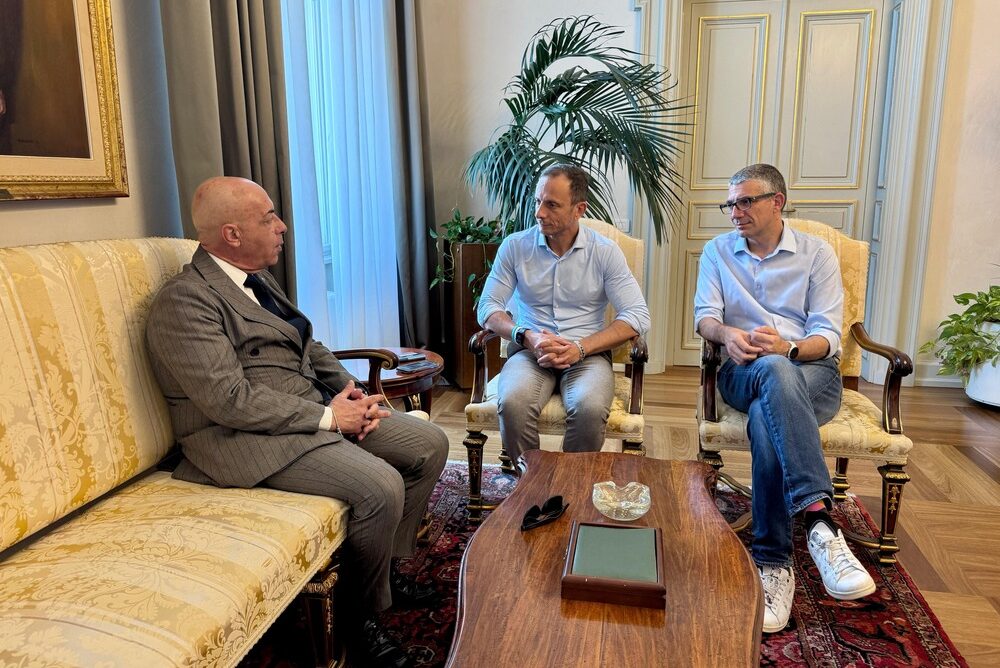Il governatore Fedriga (al centro), l'assessore Roberti (a destra ) e il questore de Lorenzo (a sinistra).