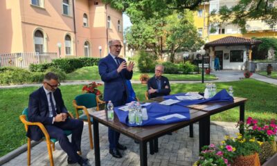 L'assessore regionale Riccardo Riccardi nel suo intervento all'esterno della Casa di riposo Asp di Spilimbergo per la presentazione del progetto di telemedicina
