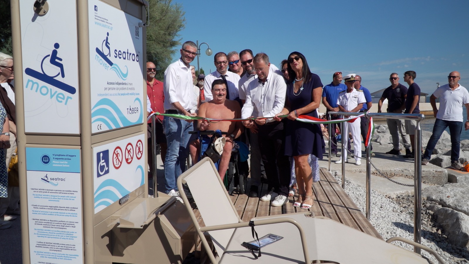 L'inaugurazione del dispositivo Mover posizionato sulla spiaggia di Porto San Rocco dal Comune di Muggia