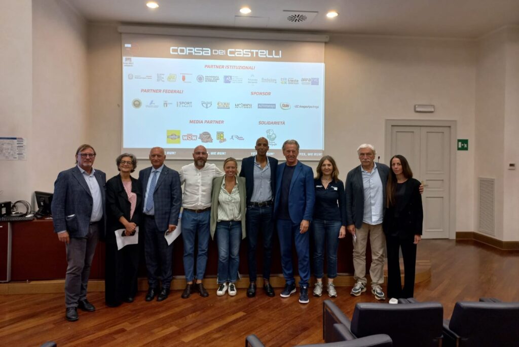 Al centro l'assessore Scoccimarro assieme agli organizzatori e ai partner dell'evento