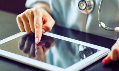 Medico consulta fascicolo sanitario elettronico